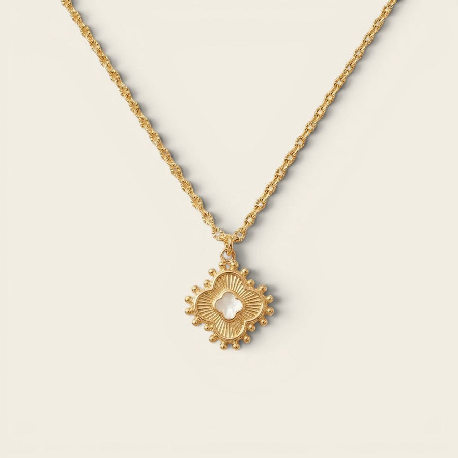 Collier Verika Bijoux Céleste doré à pendentif trèfle en émail nacré