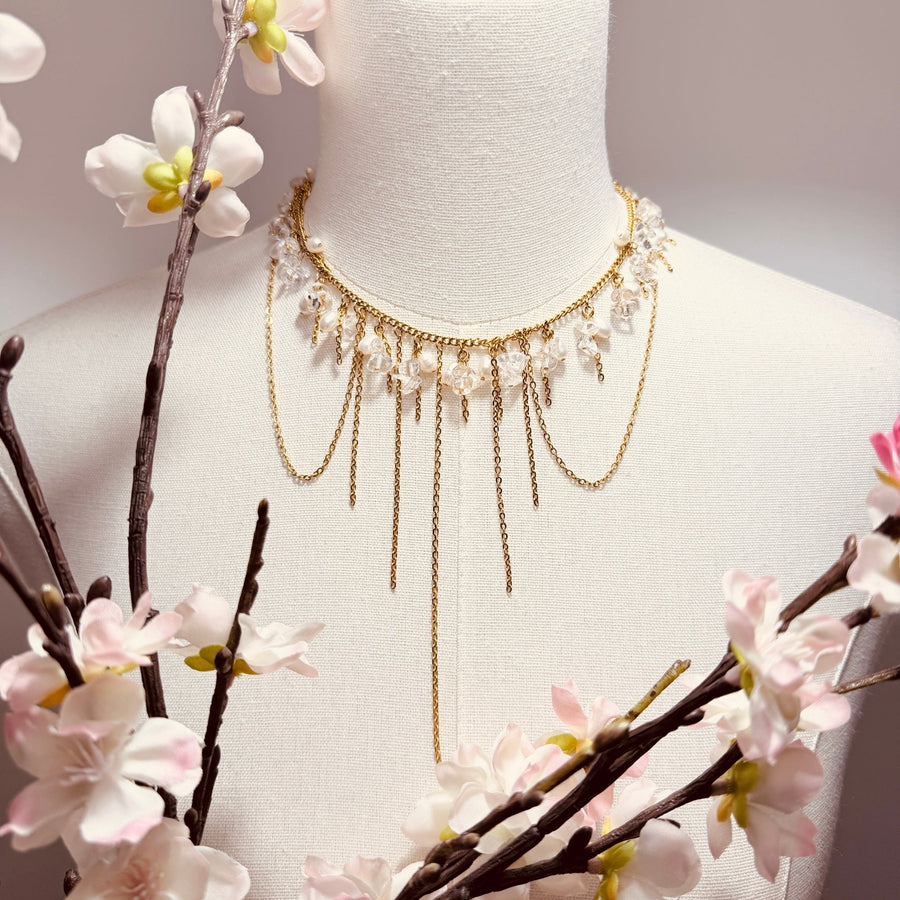 Collier Astrée doré à l'or 18 carats, cristal de roche et perles de culture, pièce unique Verika Bijoux