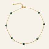 Collier Pin ras de cou en agate verte facettée et perles dorées - Verika Bijoux
