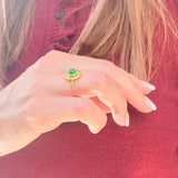 Bague Octavia en agate verte portée, détail - Verika Bijoux